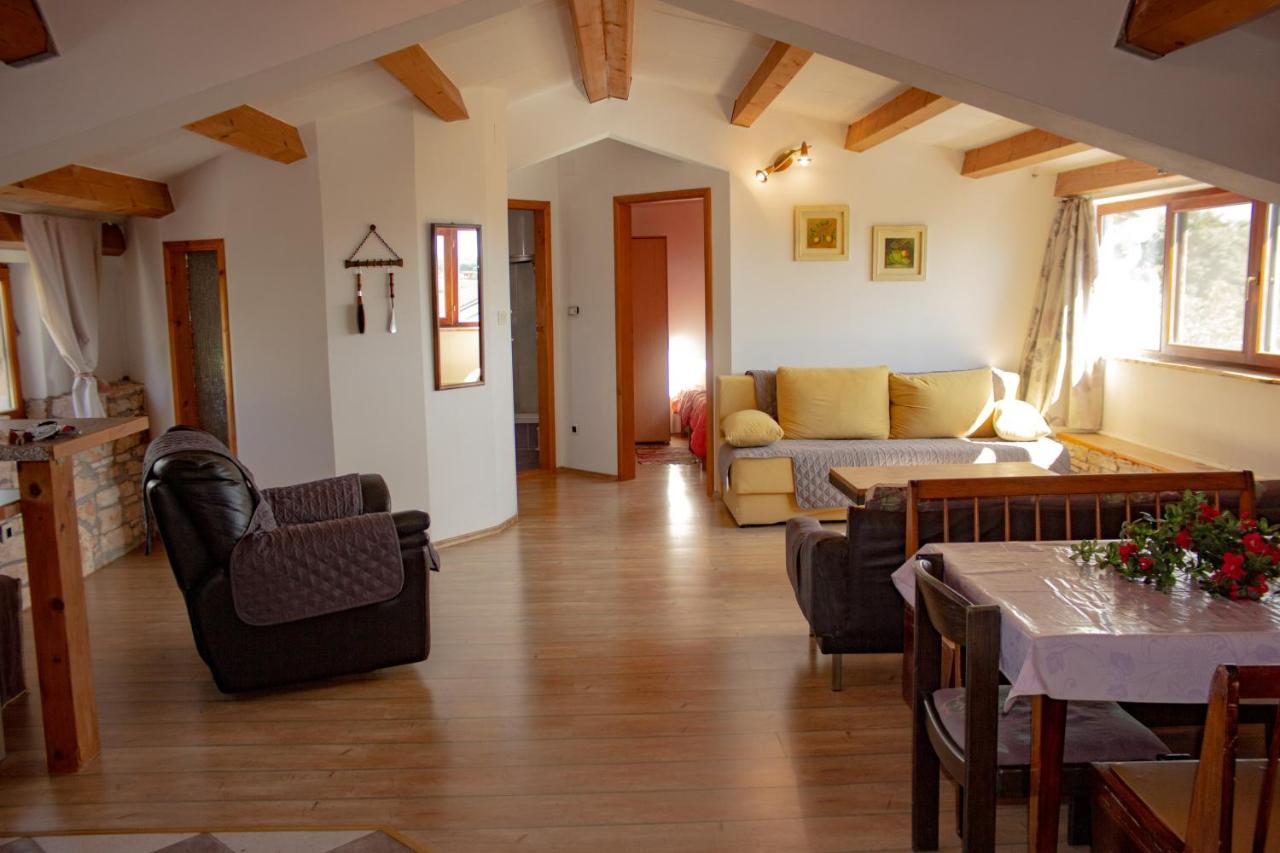Eti And Mia Holiday Apartments Muntić Buitenkant foto
