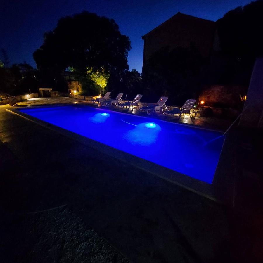 Eti And Mia Holiday Apartments Muntić Buitenkant foto
